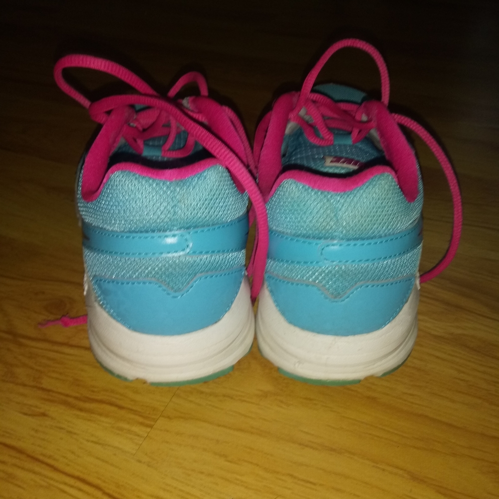Nike - Picture 4 of 12